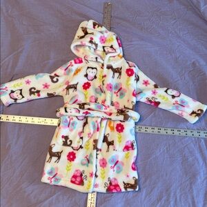 2T toddler robe. Barely worn, very cute woodland creatures pattern.